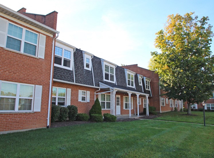 This is a photo of the grounds/building exteriors at Compton Lake Apartments in Mt. Healthy, OH.